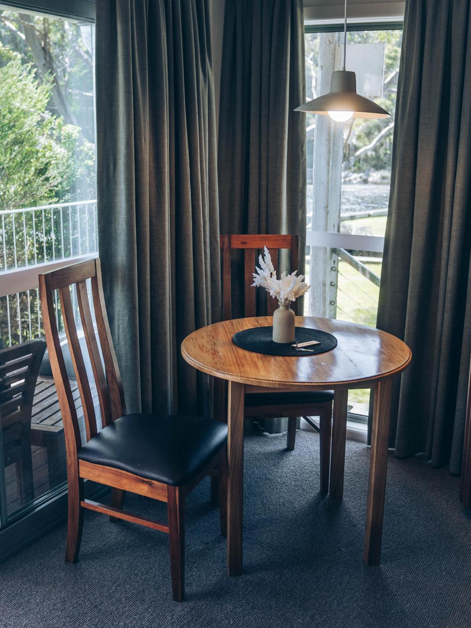 Risby Cove Boutique Hotel Strahan Eksteriør billede