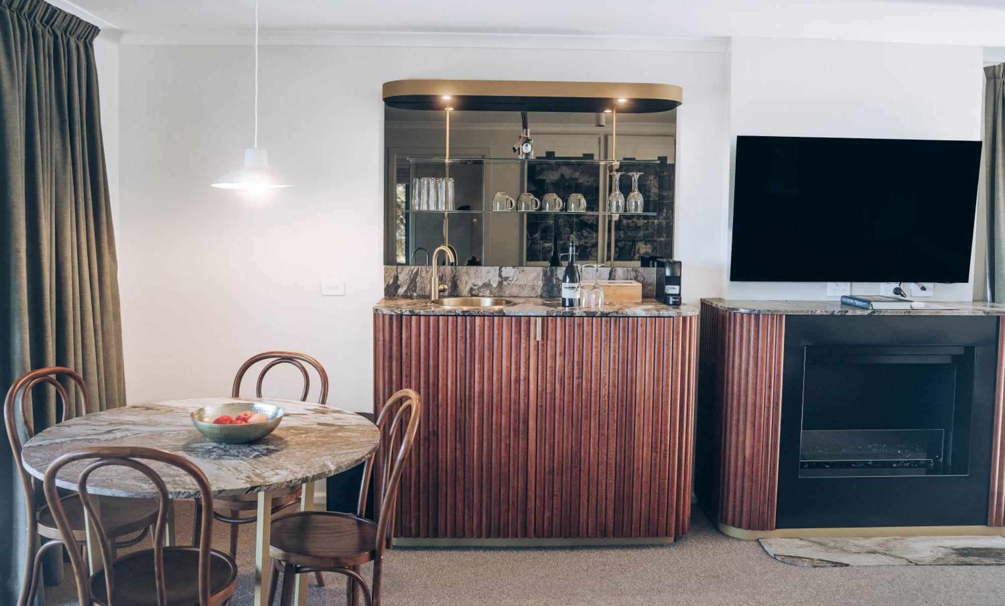 Risby Cove Boutique Hotel Strahan Eksteriør billede