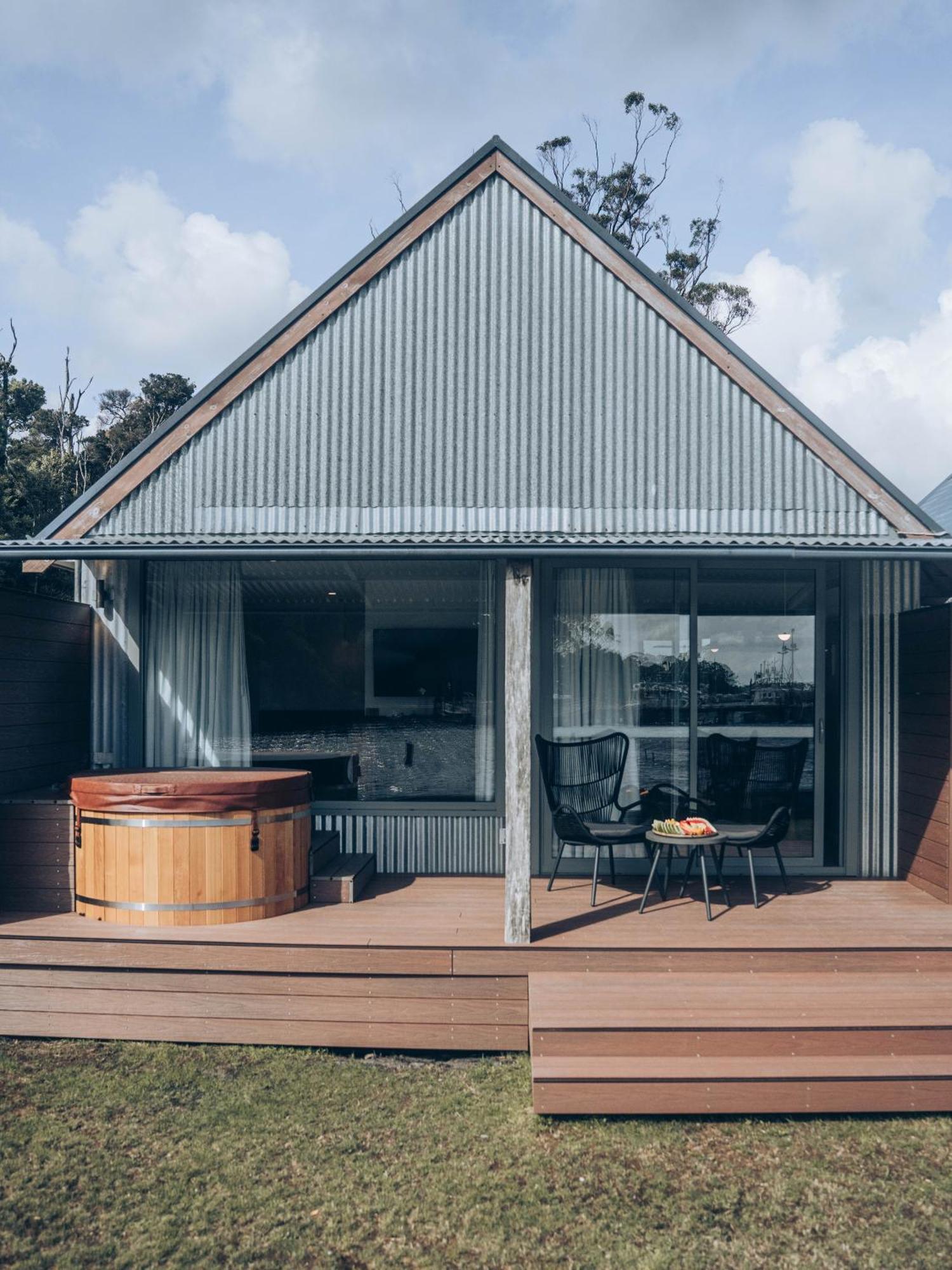 Risby Cove Boutique Hotel Strahan Eksteriør billede